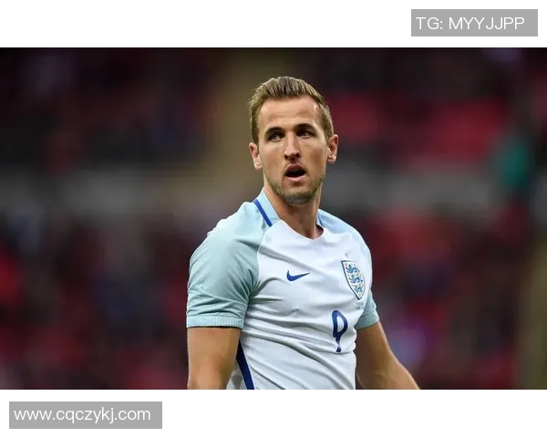 足球球星鞋破瞬间引发的运动品牌争议与球场背后的故事